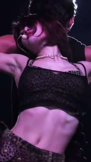 앞뒤 훌륭한 호피의상 트와이스 모모