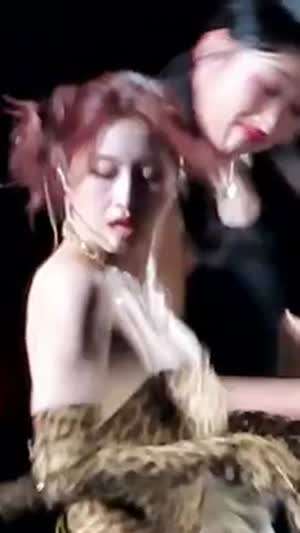 요동치는 호피 의상 트와이스 모모 바운스