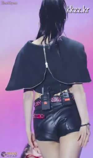 배꼽 보이는 핫팬츠 뒤태 케플러 최유진