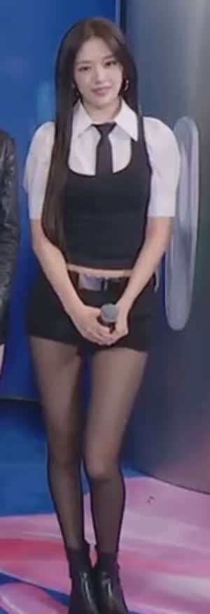 아이브 안유진 엠카 검스 각선미