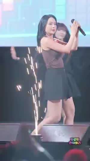 홍진영 육감적인 몸매 자랑