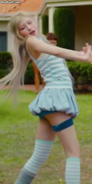 허벅지에 밴드한 키키 하음.gif