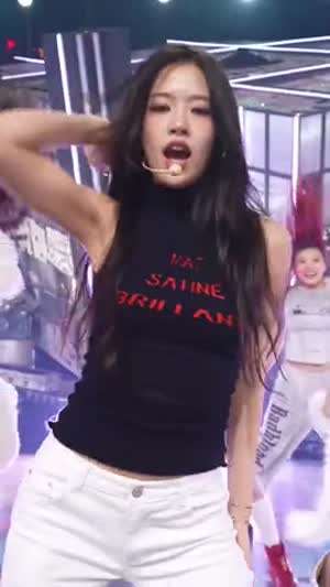 검정 나시에 백바지 아이브 안유진 뮤직뱅크 무대 움짤