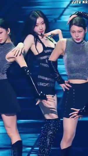 블랙 나시 바디슈트 가슴골 있지 ITZY 채령