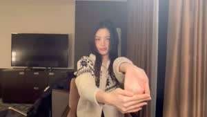 손목 스트레칭 하는 키키 키야.gif