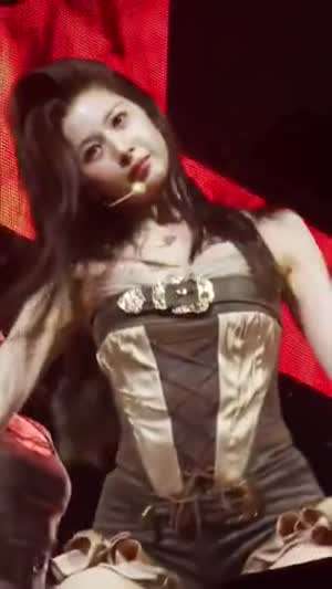 박력 넘치는 무빙 트와이스 사나