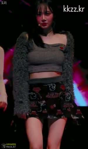 체크무늬 크롭 트리플에스 김나경