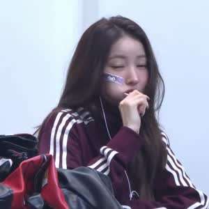 사탕 맛있게 먹는 여자친구, 소원..GIF