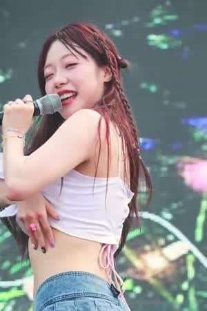 시그니처 지원 묵직한 흰 크롭탑 올려준 언더붑.mp4