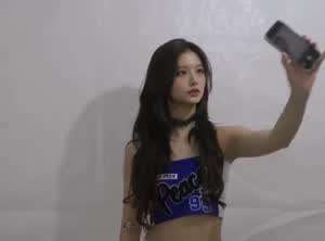 셀카 찍는 엔믹스 설윤.MP4