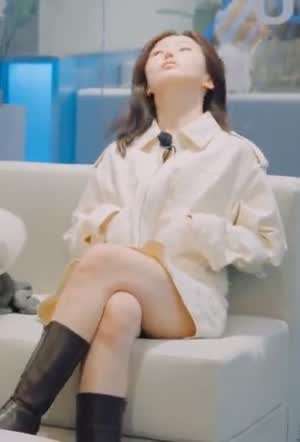 다리 꼬는 엔믹스 해원