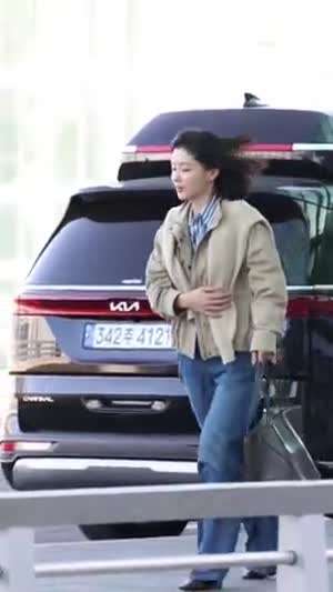오늘자 인천국제공항 배우 김유정.MP4
