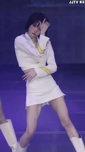 올 화이트 크롭 자켓 치마 쩍벌 흰속바지 트리플에스 김나경