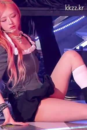 짧은 치마 허벅지 아이브 레이