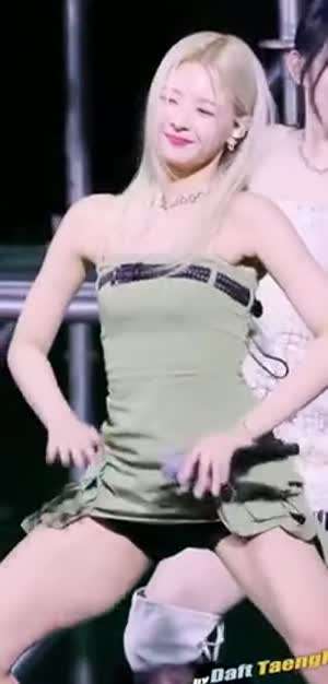 있지 리아 쩍벌하고 허벅치기.mp4