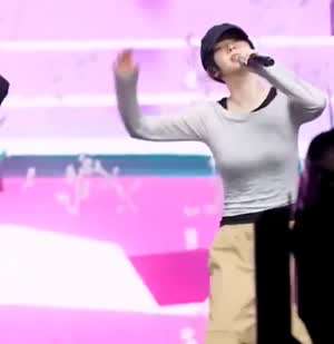 에스파 카리나 리허설 블랙나시 위에 입은 흰티 묵직한 출렁임.mp4