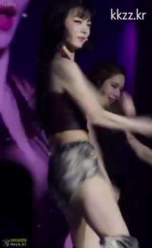 강렬한 핫팬츠 프로미스나인 이채영