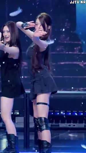 아이브 장원영 우월한 기럭지 각선미 가터링.mp4