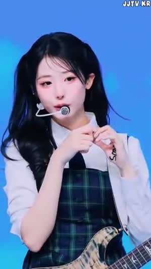 QWER 히나 체크 스쿨룩 얼빡 미모