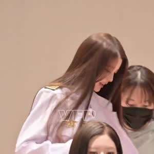 제복 자켓 벗는 팬사인회 아이브 장원영