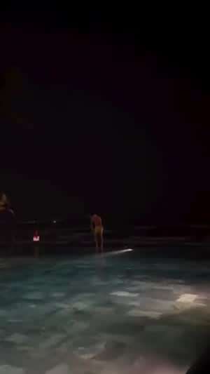 여기 수영장 羔낮아요