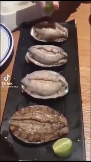 전복에 라임즙을 짜면 벌리길래