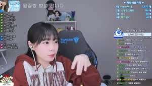 웃음 참는거 자신있다는 여자.mp4