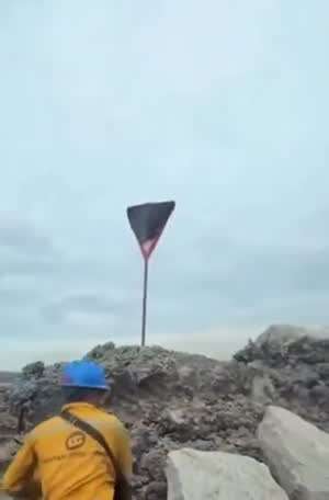 소리] 이것들때문에 표지판이 안보이잖아.mp4