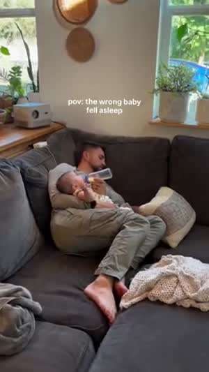 자라는 애는 안 자고