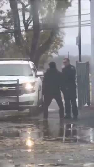 소리] 미국 경찰을 때렸는데 총을 쏘지 않은 이유.mp4