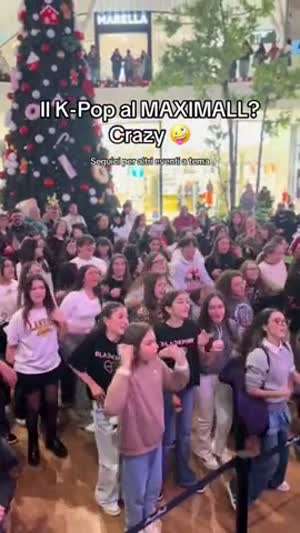 이탈리아 폼페이 쇼핑몰 K-POP근황.mp4