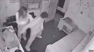 여친을 끝까지 지켜주는 남친.