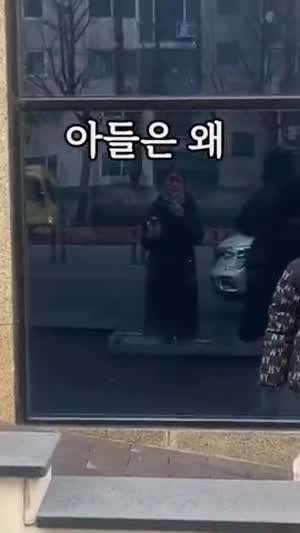 직진으로 걷지 못하는 인간