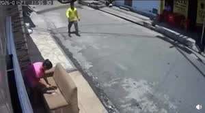 쇼파를 길가에서 씻고 말리면 안되는 이유.