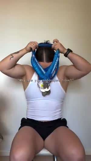 운동 하기 위해서 태어난 누나.gif