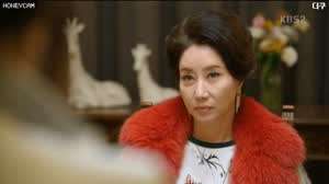 상견례 코디로 고민하는 엄마.jpg