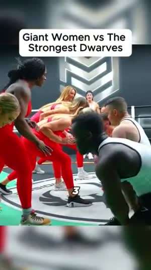 여자 거인 vs 남자 난쟁이 힘겨루기 단체전