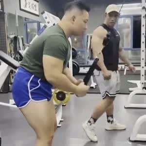 헬스클럽에서....