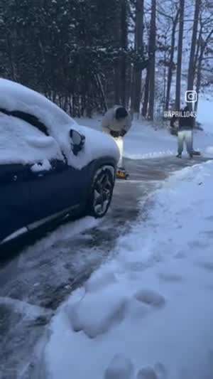 지금 눈 치우고 있는거 맞지?