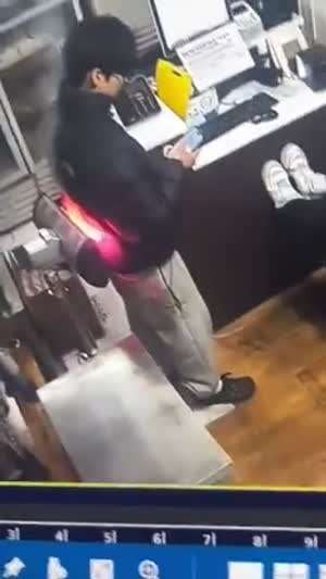 패딩입어도 춥길래.gif