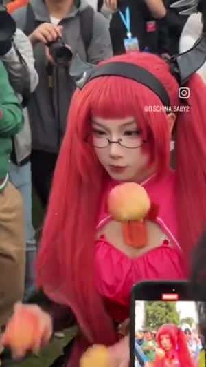 코스프레녀 사과 저글링