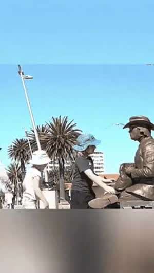 다급히 도움 요청하는 꼬마