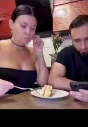 여친 입술 닦아주는 스윗남