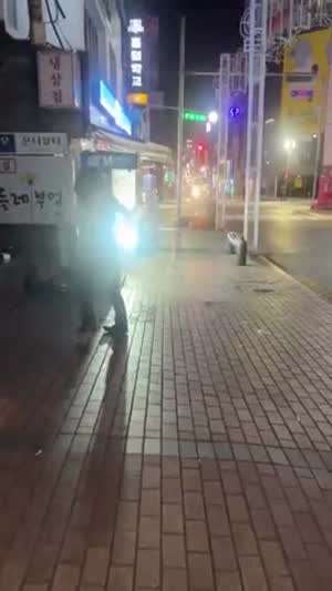 길거리에 좀비 출연