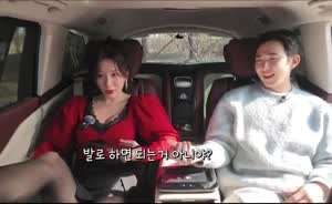 발로도 잘한다는 누나