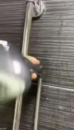 샤워기 헤드걸이 수리 방법 알려주실분?