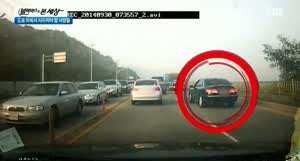 차로변경 안해줬다고 자동차 박살내는 대구 아저씨.gif