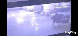 지나가다 실수로 2억3천짜리 벤츠에 박았습니다.jpg