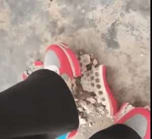 테무에서 구입한 운동화