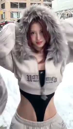 요즘 여자 연예인들이 많이 입는 바디수트